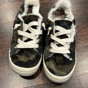 Girls Fur Camouflage Sneakers Size 6